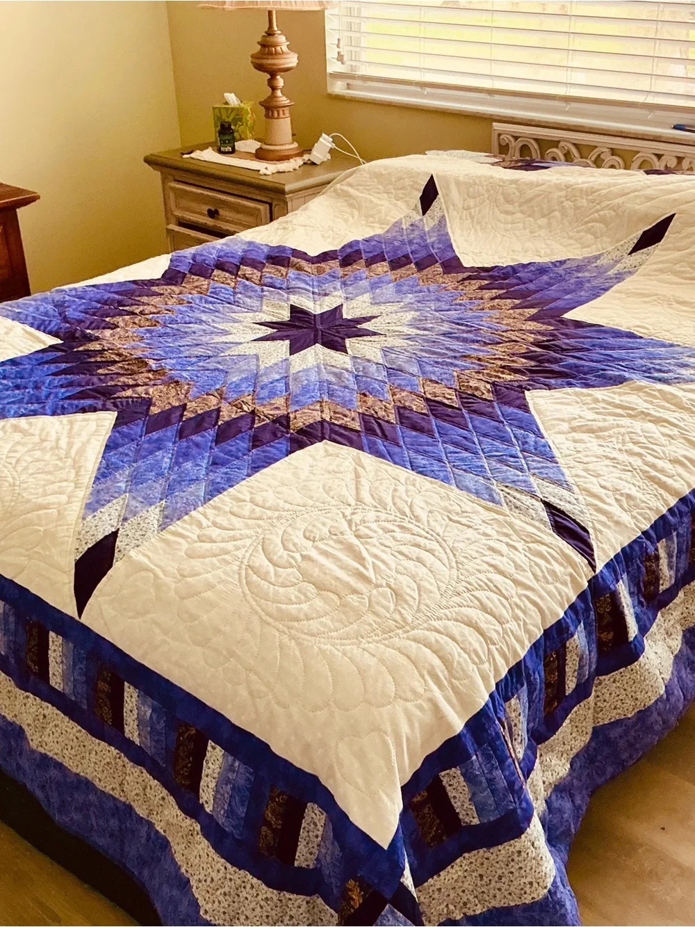 Purple Starburst Quilt Bed Cover - Elegant Cream & Purple Design